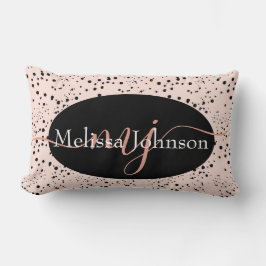 エレガントなローズゴールドの文字がブラックのスロー枕に施されています ランバークッション