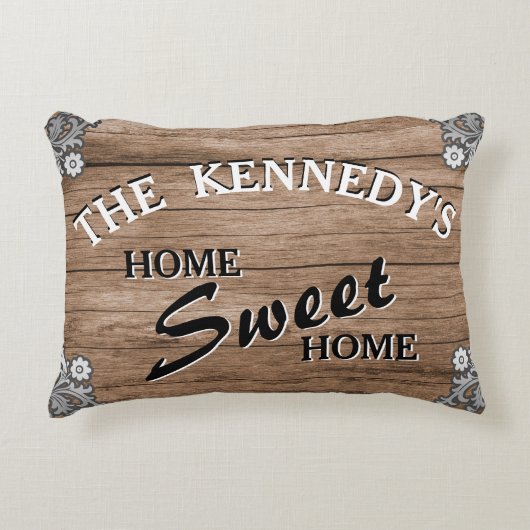 エレガントなヴィンテージスタイルの木製オーダーメイドファミリー名 アクセントクッション (正面)