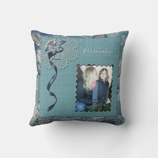 エレガントなヴィンテージブルーレースフォトパーソナライズ クッション (裏面)