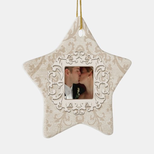 エレガントな初めてのクリスマスは一緒に写真を個人化します セラミックオーナメント (右)