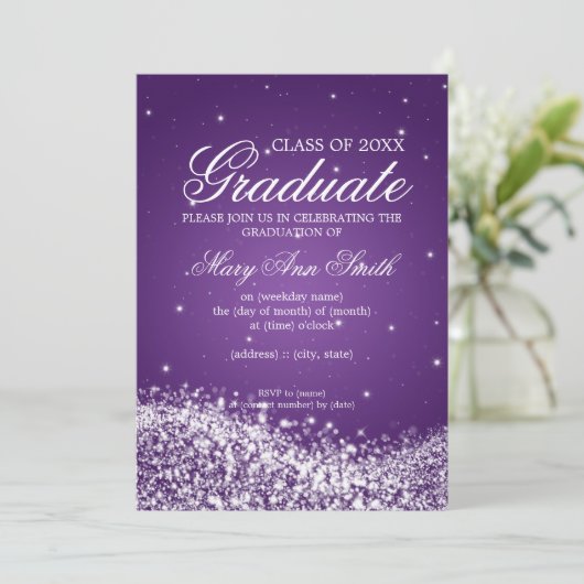 エレガントな卒業パーティーのきらめくな波の紫色 招待状 (スタンド正面)