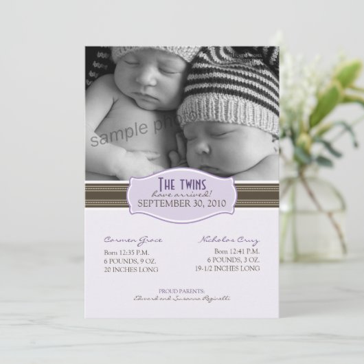 エレガントな双生児の誕生の発表: ラベンダー 案内状 (スタンド正面)