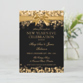 エレガントな大晦日のゴールド シャイマー ライトの蝶結び 招待状 (スタンド正面)