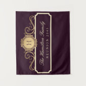 エレガントな家族の再会 ゴールドモノグラム ワインボルドーバーズ タペストリー (正面)