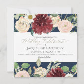 エレガントな春の結婚式の菊とワインレッドのバラ 招待状 (正面)