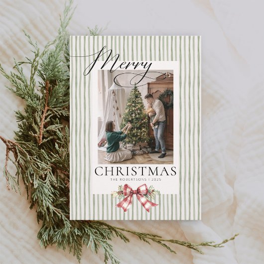 エレガントな水彩の弓とグリーンがスクリプトされたクリスマス シーズンカード