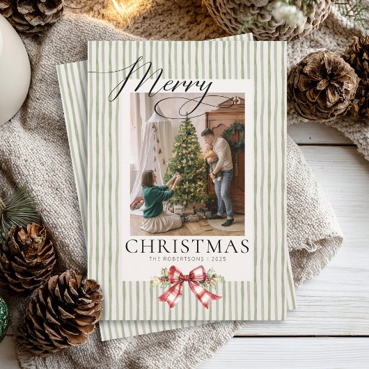 エレガントな水彩の弓とグリーンがスクリプトされたクリスマス シーズンカード