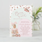 エレガントな水彩画のイチゴの女の子 ベイビーシャワー 招待状 (スタンド正面)