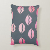 エレガントな水彩画のピンクの唇パターン アクセントクッション (裏面(縦))