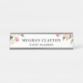 エレガントな水彩画のピンクの花の机の名札 デスクネームプレート (正面)