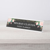 エレガントな水彩画のピンクの花柄の黒 デスクネームプレート (正面)