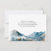 エレガントな水彩画の山々を背景にしたウェディングフォト サンキューカード (裏面)