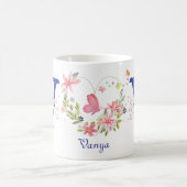 エレガントな水彩花と蝶のモノグラム ヴィ コーヒーマグカップ (中央)