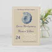 エレガントな海辺のネイビーブルーの貝殻 ウェディング 招待状 (スタンド正面)