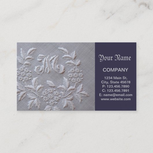 エレガントな灰色の刺繍の花のモノグラムの手紙M 名刺 (正面)
