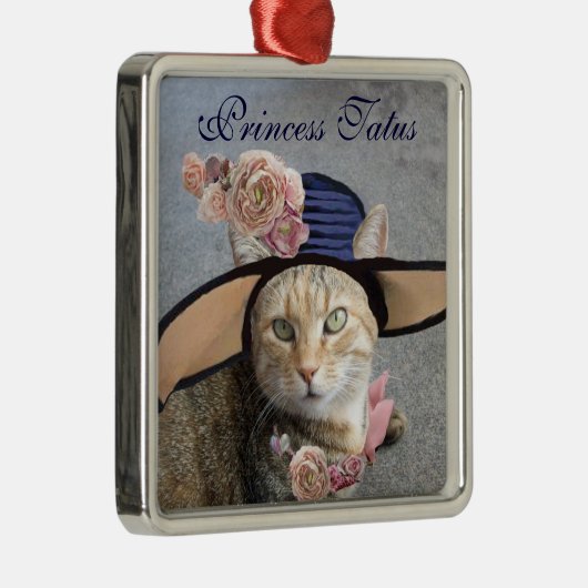 エレガントな猫と大きなディーバハット、ピンクのバラ バレンタイン メタルオーナメント (右)