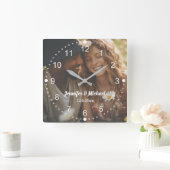 エレガントな現代の白いスクリプト写真の記念日 スクエア壁時計 (ホーム)