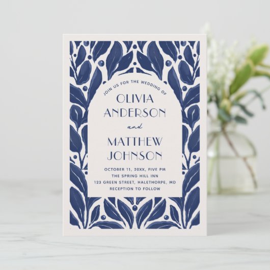 エレガントな現代的なアーチ。 ネイビーブルーの花の結婚式 招待状 (スタンド正面)