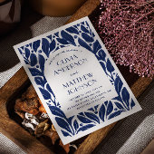 エレガントな現代的なアーチ。 ネイビーブルーの花の結婚式 招待状