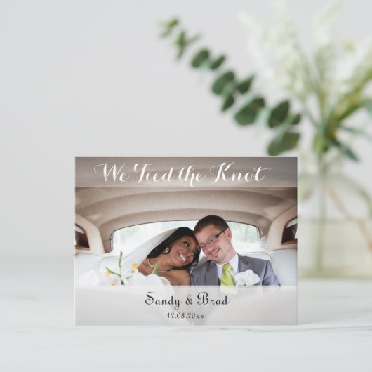 エレガントな現代風のカスタム フォト 変更日 結婚式 ポストカード (スタンド正面)