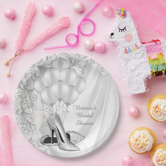 エレガントな白いサテンシルバーシューズ ブライダルシャワー ペーパープレート (パーティー)