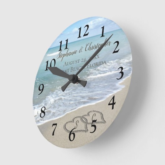 エレガントな砂のビーチ結婚式のハート ラウンド壁時計 (傾斜)