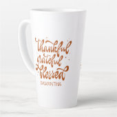 エレガントな秋の友人感謝祭 カフェラテマグ (左アングル)