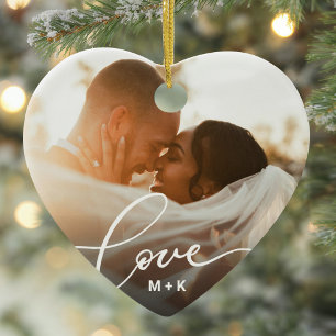 エレガントな筆記体で"Love"と書かれた結婚式の写真入りギフト セラミックオーナメント