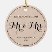 エレガントな筆記体 新婚 初めてのクリスマス 夫婦 セラミックオーナメント (正面)