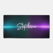 エレガントな紫とターコイズのオンブレ モノグラム デスクマット (正面)