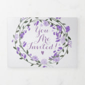 エレガントな紫の牡丹の花のウェディングトリフォールド 三つ折り招待状 (カバー)