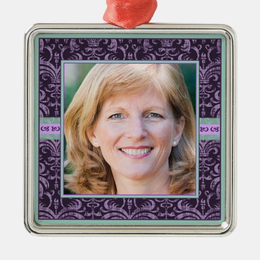 エレガントな紫色のダマスク織の写真の母のポートレート メタルオーナメント (正面)