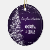 エレガントな紫色の揺らめく木の初めてのクリスマス セラミックオーナメント (左)