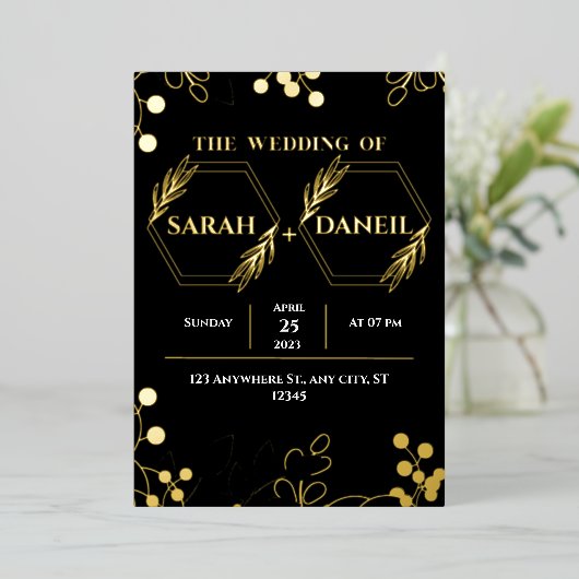 エレガントな結婚式のブラックとゴールドの箔押し招待状 箔招待状 (立ち正面)