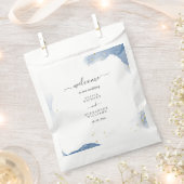 エレガントな結婚式の招待状 青と金のミニマル フェイバーバッグ (クリップ留めされた状態)