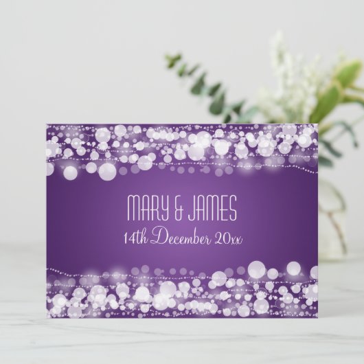 エレガントな結婚式の日付の紫を点々のある保存 セーブザデート (スタンド正面)
