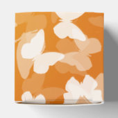 エレガントな結婚式の蝶モノグラムオレンジ フェイバーボックス (上部)