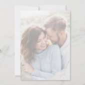 エレガントな結婚式 ヴェラムオーバーレイ 写真 モノグラム 招待状 (裏面)