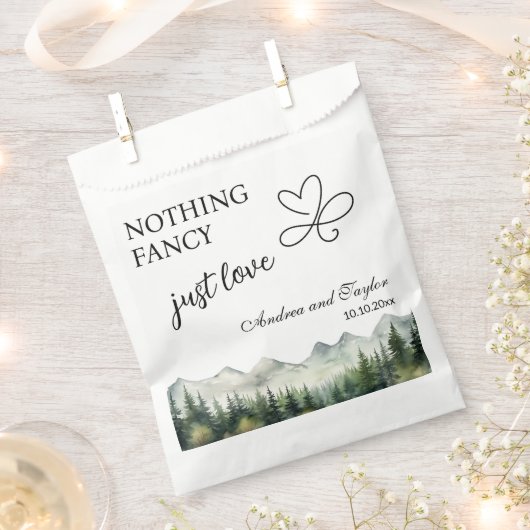 エレガントな結婚式 Nothing Fancy Just Love フェイバーバッグ (クリップ留めされた状態)