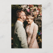 エレガントな花とグリーンのQRコードと写真の結婚式 エンクロージャーカード (裏面)