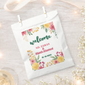 エレガントな花のデュアルネーム ブライダルシャワー招待状 フェイバーバッグ (クリップ留めされた状態)