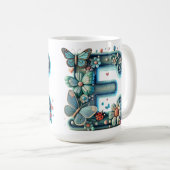 エレガントな花の文字Eと蝶々 コーヒーマグカップ (正面右)