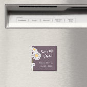 エレガントな花の白いデイジー 結婚式の日程を保存しよう マグネット (インサイチュ (食洗機))