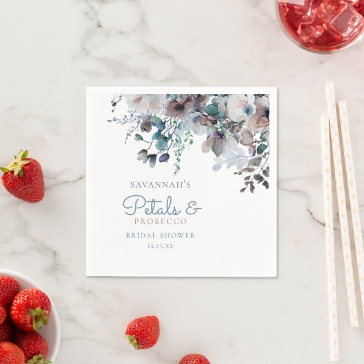 エレガントな花びらとプロセッコの花のブライダルシャワー スタンダードカクテルナプキン (インサイチュ)