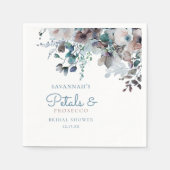 エレガントな花びらとプロセッコの花のブライダルシャワー スタンダードカクテルナプキン (正面)