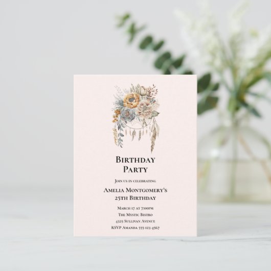 エレガントな花束とドリームキャッチャーの誕生日 ポストカード (スタンド正面)