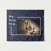 エレガントな花柄のカスタムファミリーフォトテキストブルー タペストリー (正面(横))