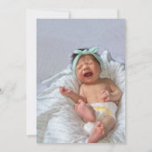 エレガントな花柄の白ベージュのカリグラフィー洗礼式 招待状 (裏面)