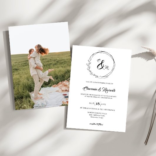 エレガントな花輪のモノグラム写真 ウェディング 招待状