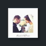 エレガントな葉の模様 | オーダーメイド キャンバスプリント<br><div class="desc">この淡いグレーとグリーンがかった写真の枠線が特徴の、シームレスな背景の優雅な葉の模様をインテリアに取り入れましょう。 あなた自身の結婚式の写真とイニシャルを入れて、特別な一枚に。</div>